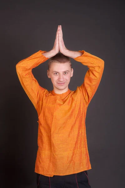 Yoga Yapan Bir Adamın Portresi — Stok fotoğraf