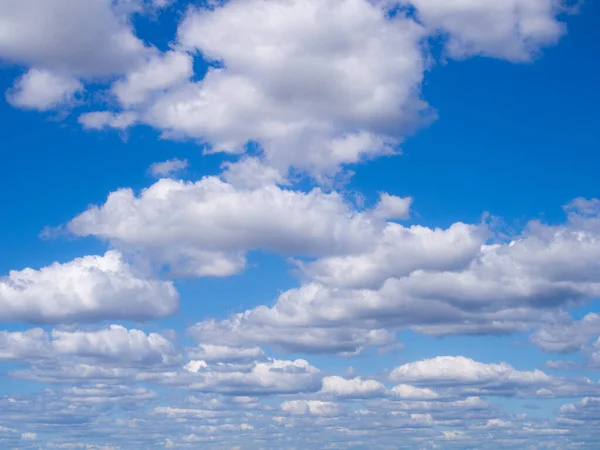 Abstrakt Blå Himmel Bakgrund Med Vita Moln — Stockfoto