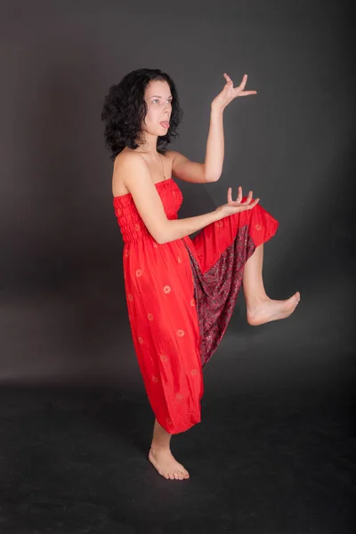 Portrait Studio Une Fille Joyeuse Pantalon Rouge — Photo