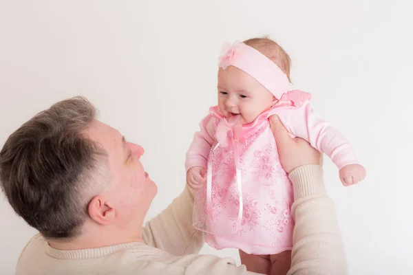 Studioporträt Eines Mannes Mit Kleiner Tochter — Stockfoto