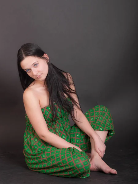 Studio Portrait Girl Green Black Background — Stock Photo, Image