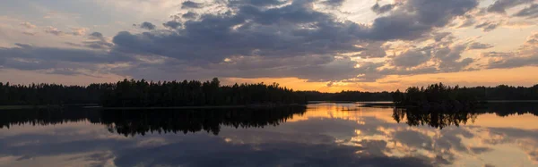 Verano Puesta Del Sol Panorama Con Nubes Sobre Lago Del —  Fotos de Stock