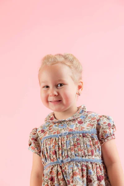 Studio Portrait Little Girl Pink Background — Stock Photo, Image