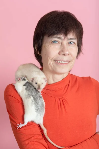 Woman Two Domestic Rats Pink Background — Stock Photo, Image