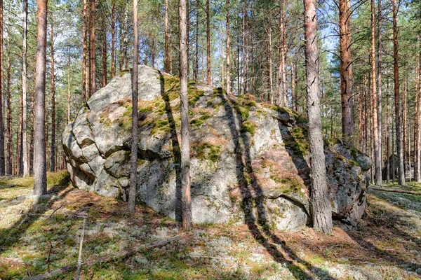 Большая скала — стоковое фото