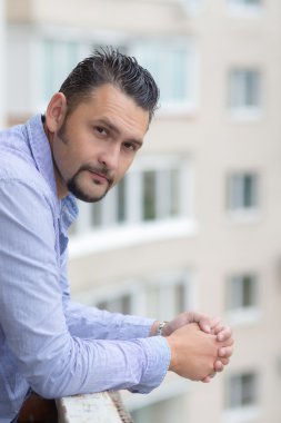 Bir adamın portresi.