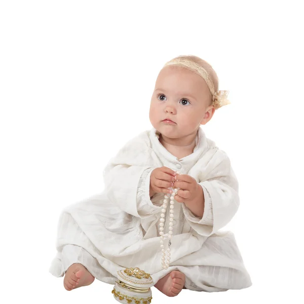 Bebé con perlas —  Fotos de Stock