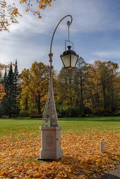 Lanterne dans le parc — Photo