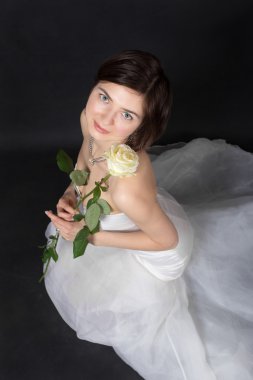 Gelin beyaz elbiseli kız