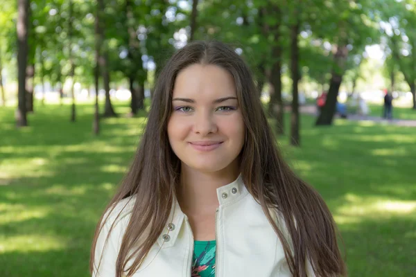 Girl in park — Stock Photo, Image