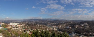 şehir ve çevresindeki dağların
