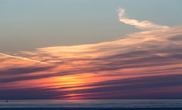 Heldere zonsondergang — Stockfoto