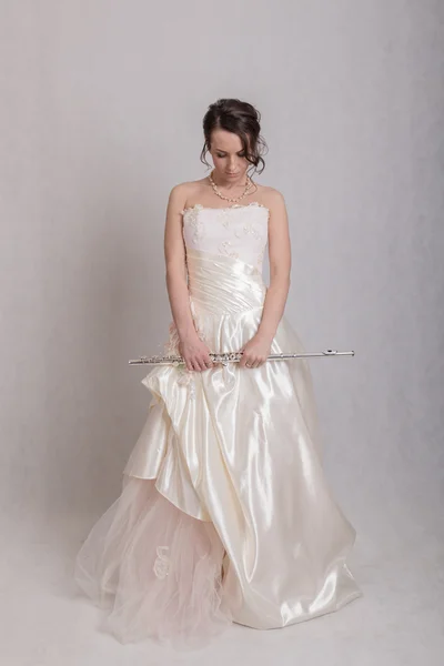 Menina em um vestido branco — Fotografia de Stock