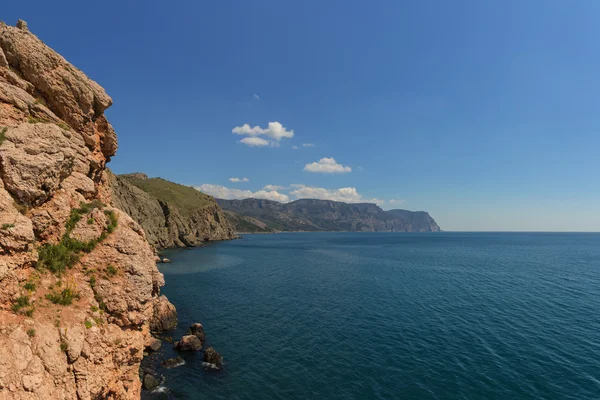 Skalnaté pobřeží Krymu — Stock fotografie