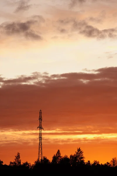 Torre contra o céu dramático — Fotografia de Stock