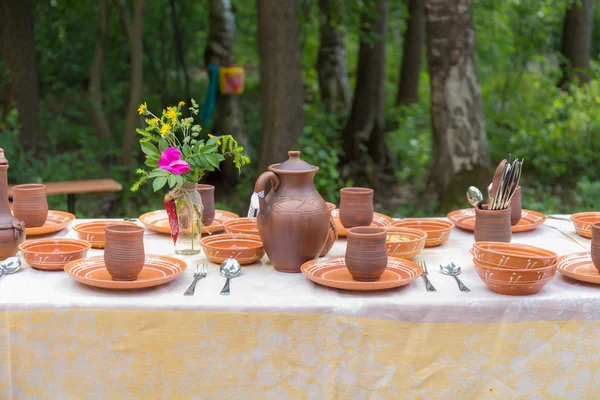 Mesa con cerámica —  Fotos de Stock