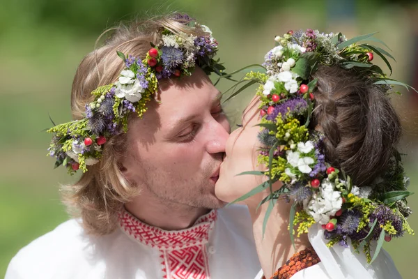 Kuss des Brautpaares — Stockfoto