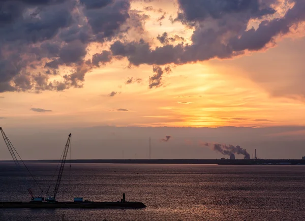 Tramonto industriale — Foto Stock