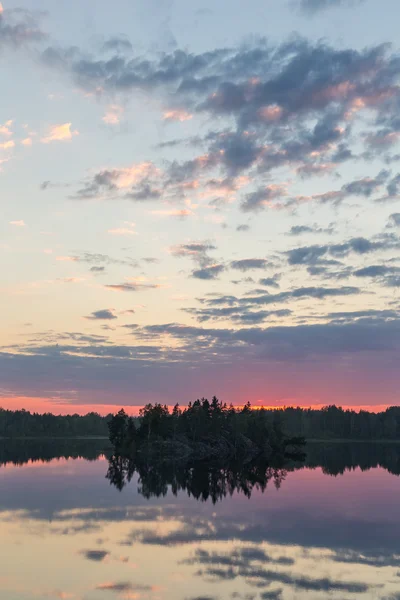 Pôr do sol de verão com nuvens — Fotografia de Stock