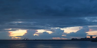 Defne üzerinde Alacakaranlık