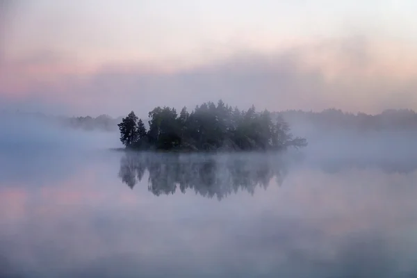 Island in fog — Stock Photo, Image