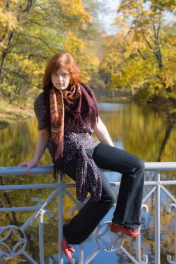 Köprünün korkuluk gurl