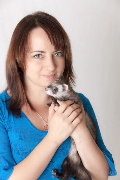 Girl with a domestic polecat — Stock Photo, Image
