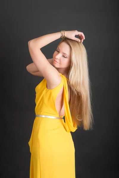 Chica con el pelo largo — Foto de Stock