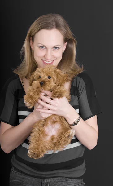 Mujer con un perrito —  Fotos de Stock