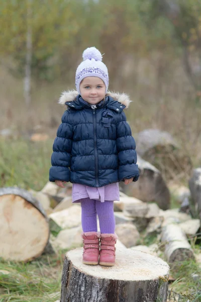 Girl on log — Stock Photo, Image