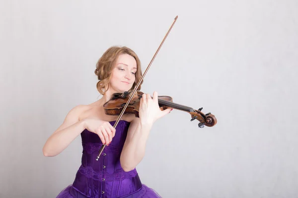 Muzikant die viool speelt — Stockfoto