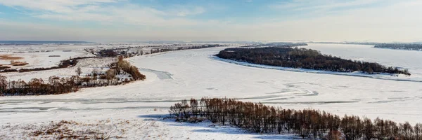 Zimowa panorama rzeki kamy — Zdjęcie stockowe