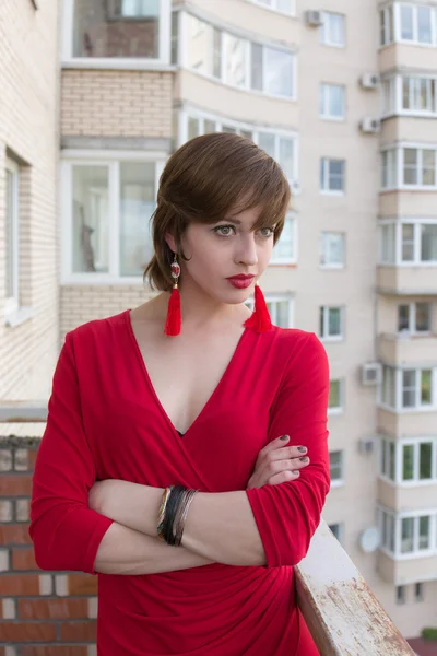 Chica en un vestido rojo —  Fotos de Stock