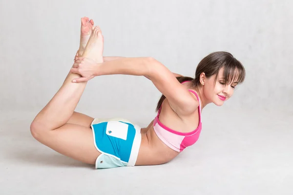 Flexibele slanke vrouw — Stockfoto