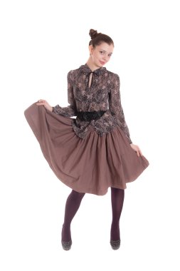 Beyaz bir arka plan üzerinde ince kız