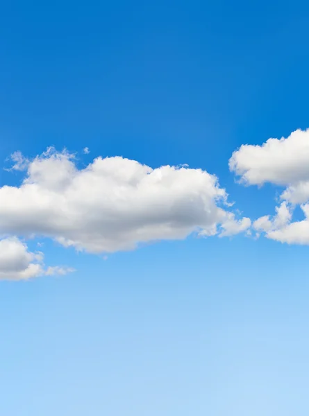 Blauwe lucht met wolken — Stockfoto