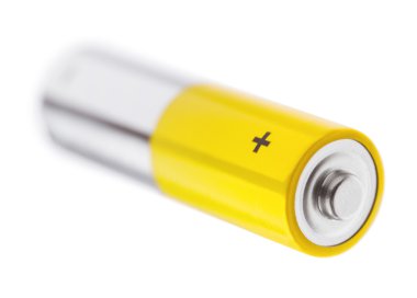 beyaz zemin üzerinde pil