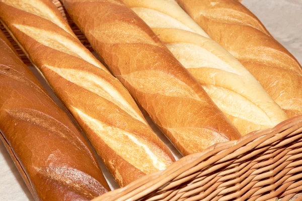 Pão na prateleira da loja — Fotografia de Stock