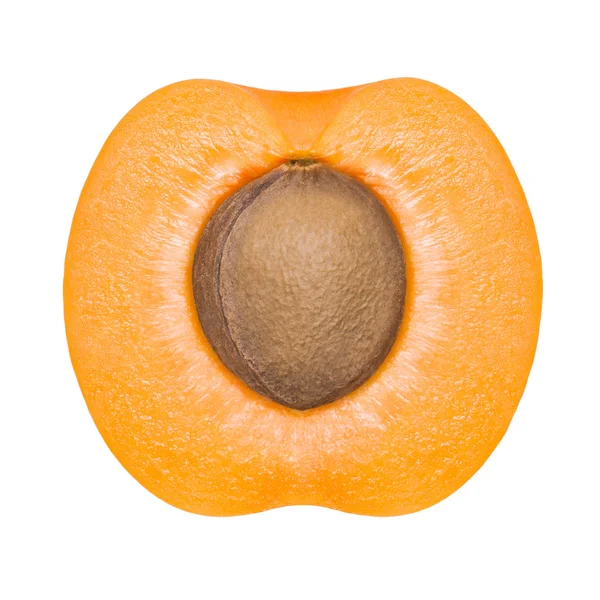 Половина абрикоса выделена на белом фоне — стоковое фото