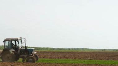 Traktör sürücüyü alanındaki