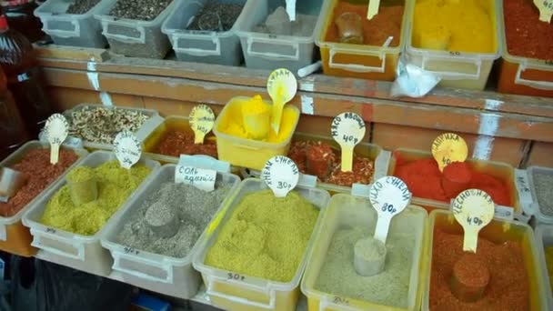 Traditional spices in local bazaar — Stock Video