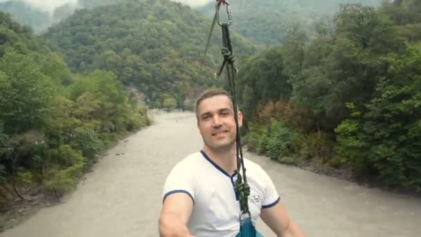 Az ember egy kalandpark — Stock videók