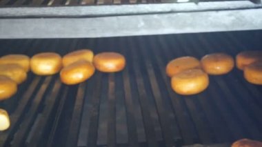 Fırın pişirme işlemi peynir füme.