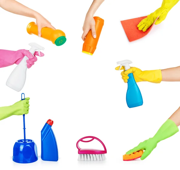 Conjunto de manos que sostienen productos químicos domésticos para la limpieza aislada o — Foto de Stock