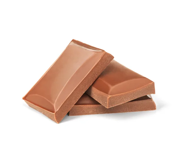 Разбитая плитка шоколада на белом фоне — стоковое фото