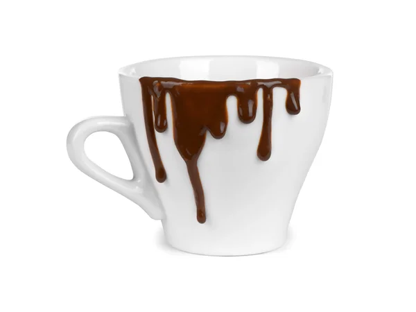 Choklad droppar på en kopp isolerad på vit — Stockfoto