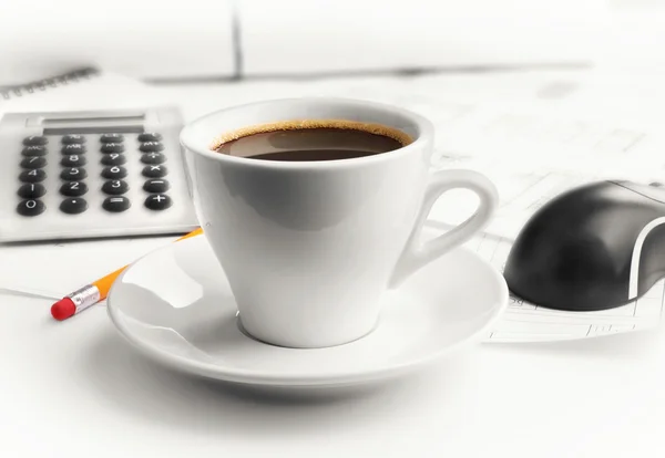 Cup of coffee on desktop — Stock Photo, Image