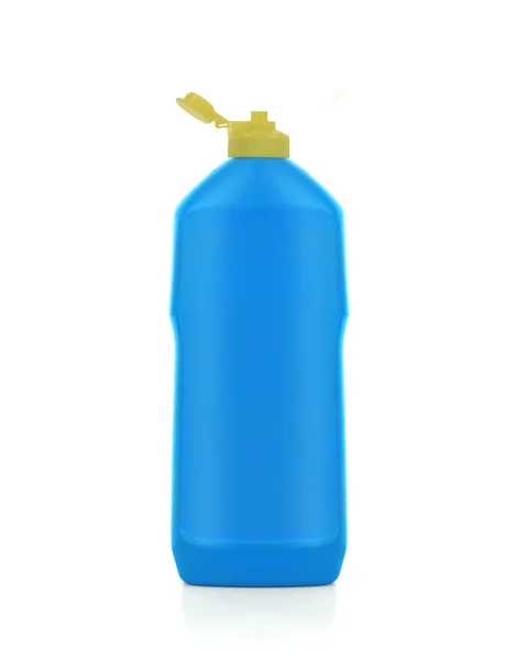 Синяя пластиковая бутылка с моющим средством на белом фоне . — стоковое фото