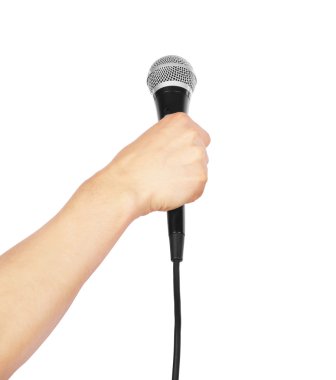 Beyaz arka plan üzerinde izole mikrofon ile el