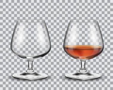 Transpar üzerinde izole iki brandy bardak (boş ve alkol ile)